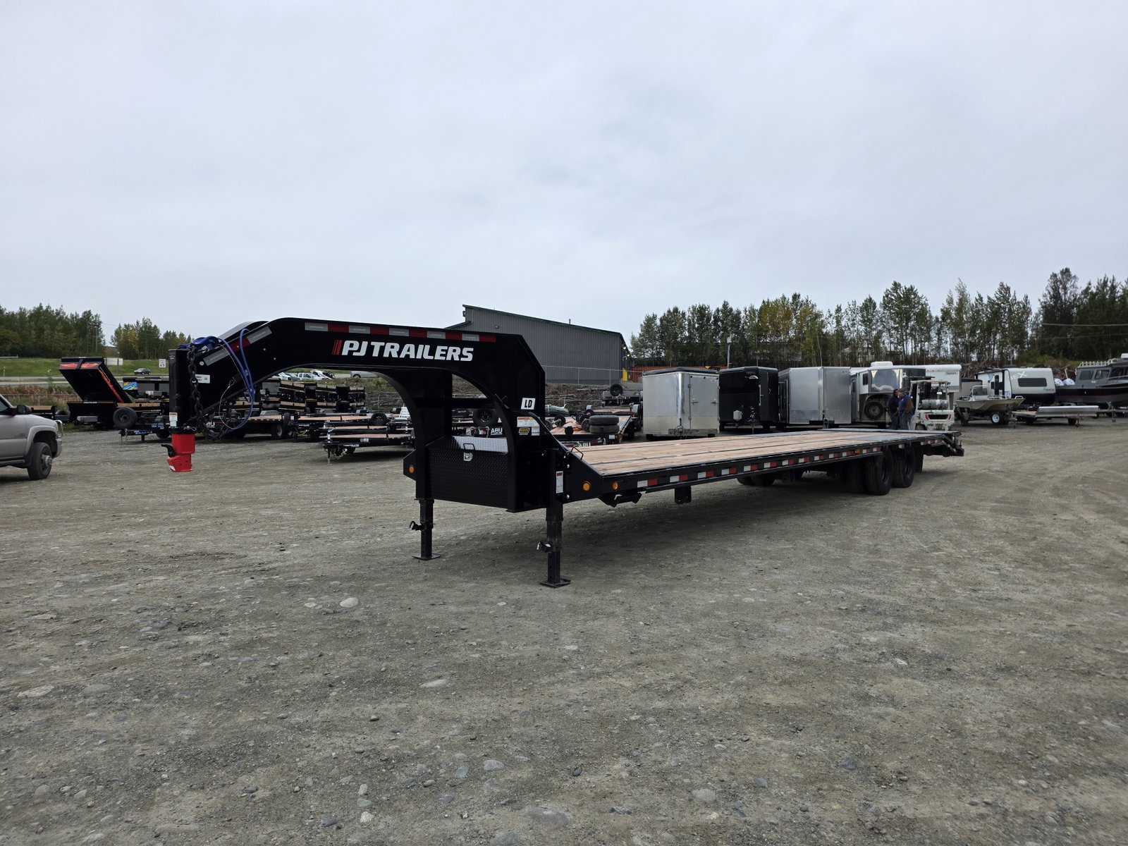 2026 PJ Trailers Low-Pro Flatdeck With Duals – LD (40′) (Black)