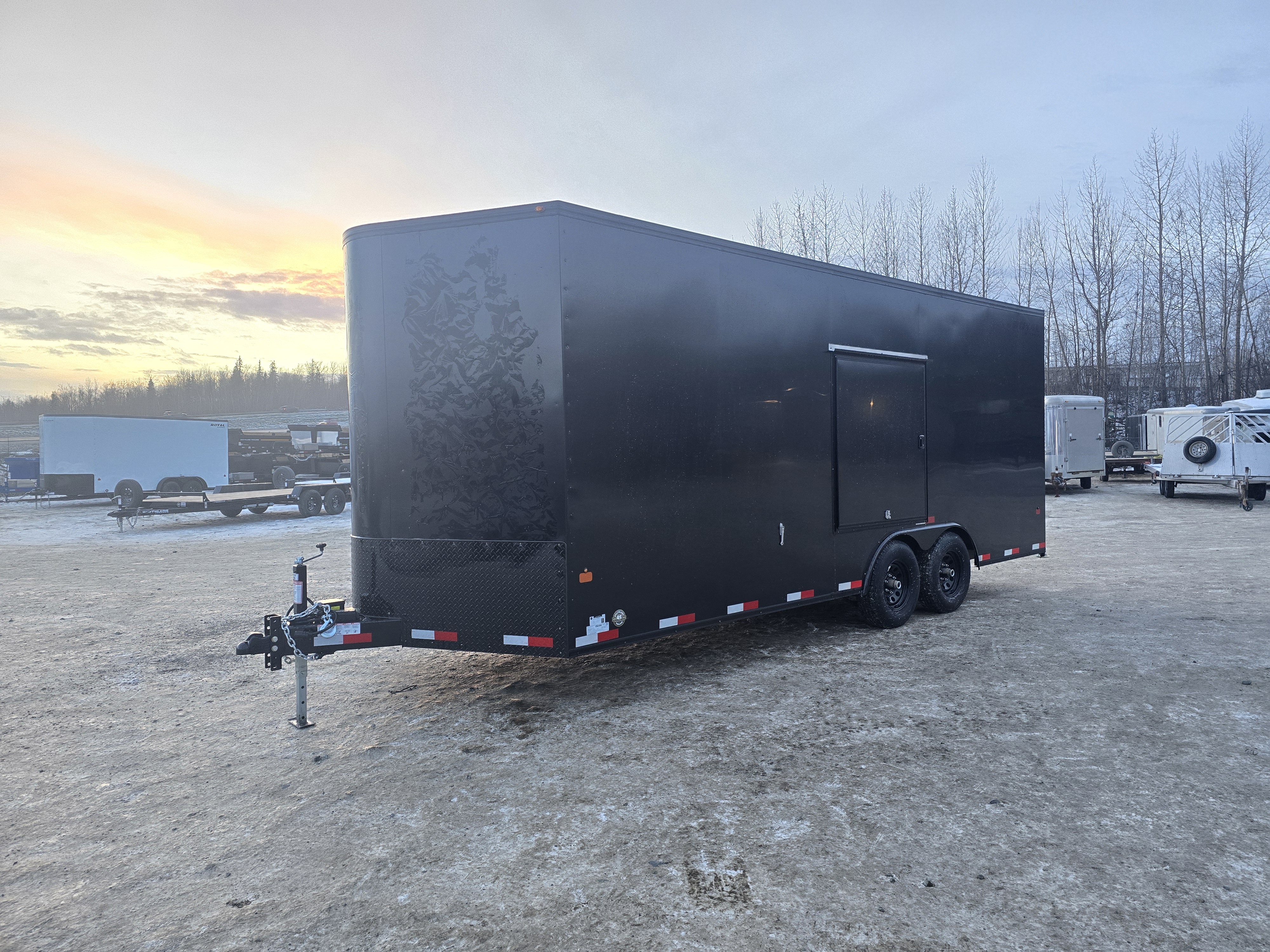 2026 Royal Cargo Trailers 8.5×22 (20+2) 11.4K Enclosed – LARCT52-822V-86 RAMP – 29721-BLK-CSD-BOP-ESC (Black)