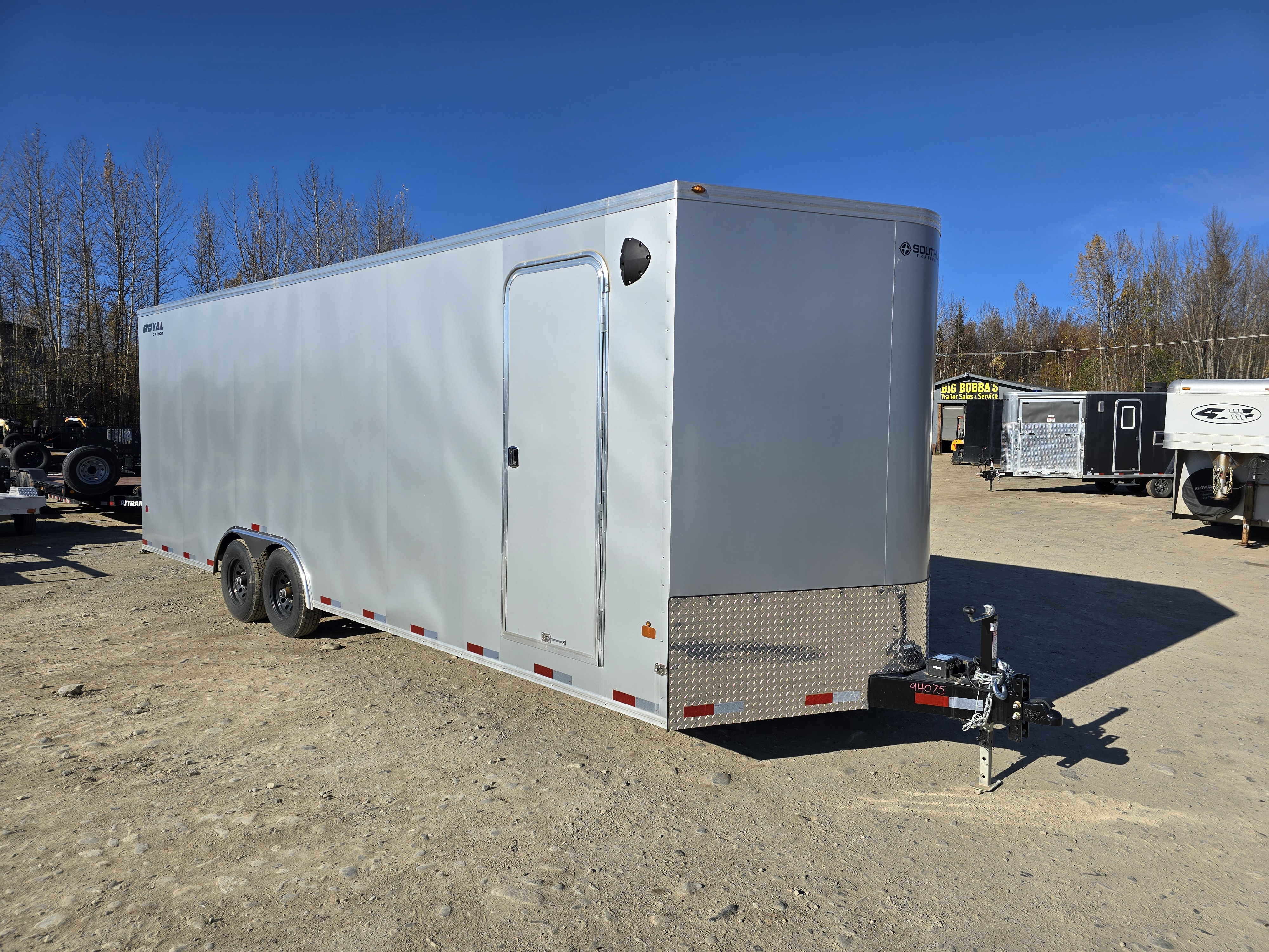 2026 Royal Cargo Trailers 8.5×26 (24+2) 11.4K Enclosed – LARCT52-826V-86 RAMP – 97955-SLV-CSD (Silver)