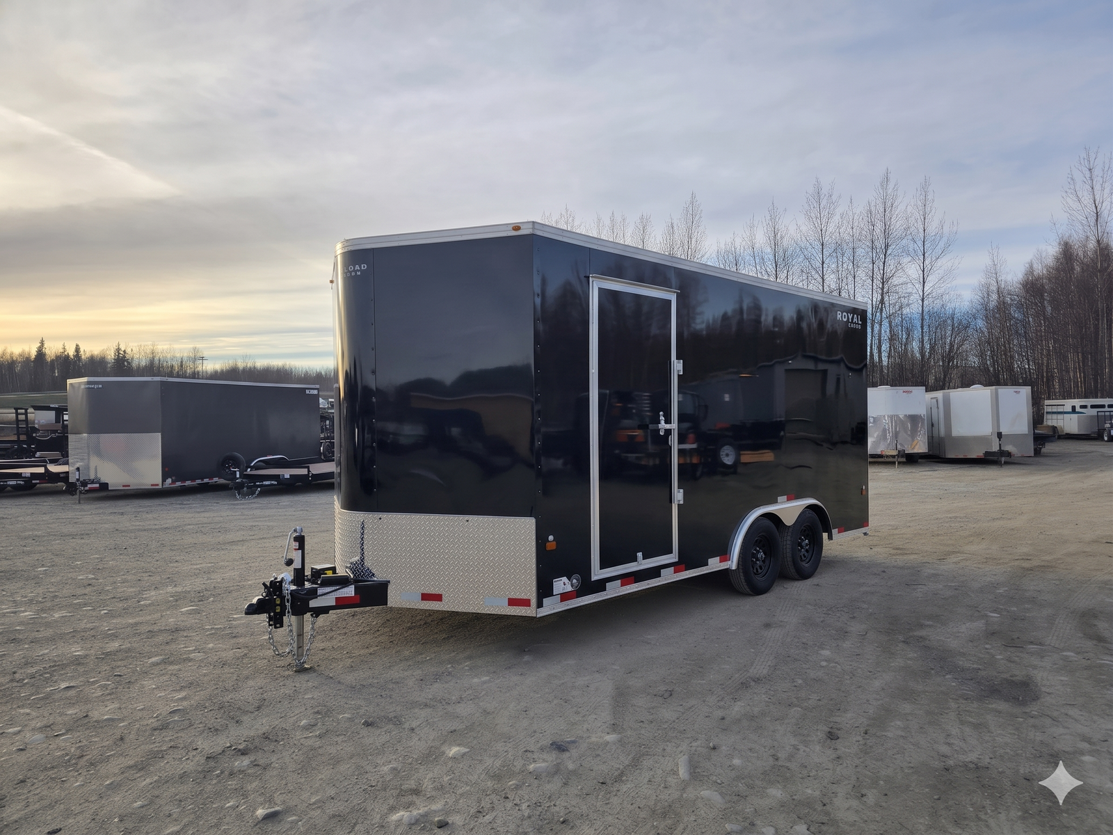 2026 Royal Cargo Trailers 8.5×18 (16+2) 7.7K Enclosed – LCHT35-818V-86 RAMP – 33062-BLK-RSD-RVD-4LSX2 (Black)