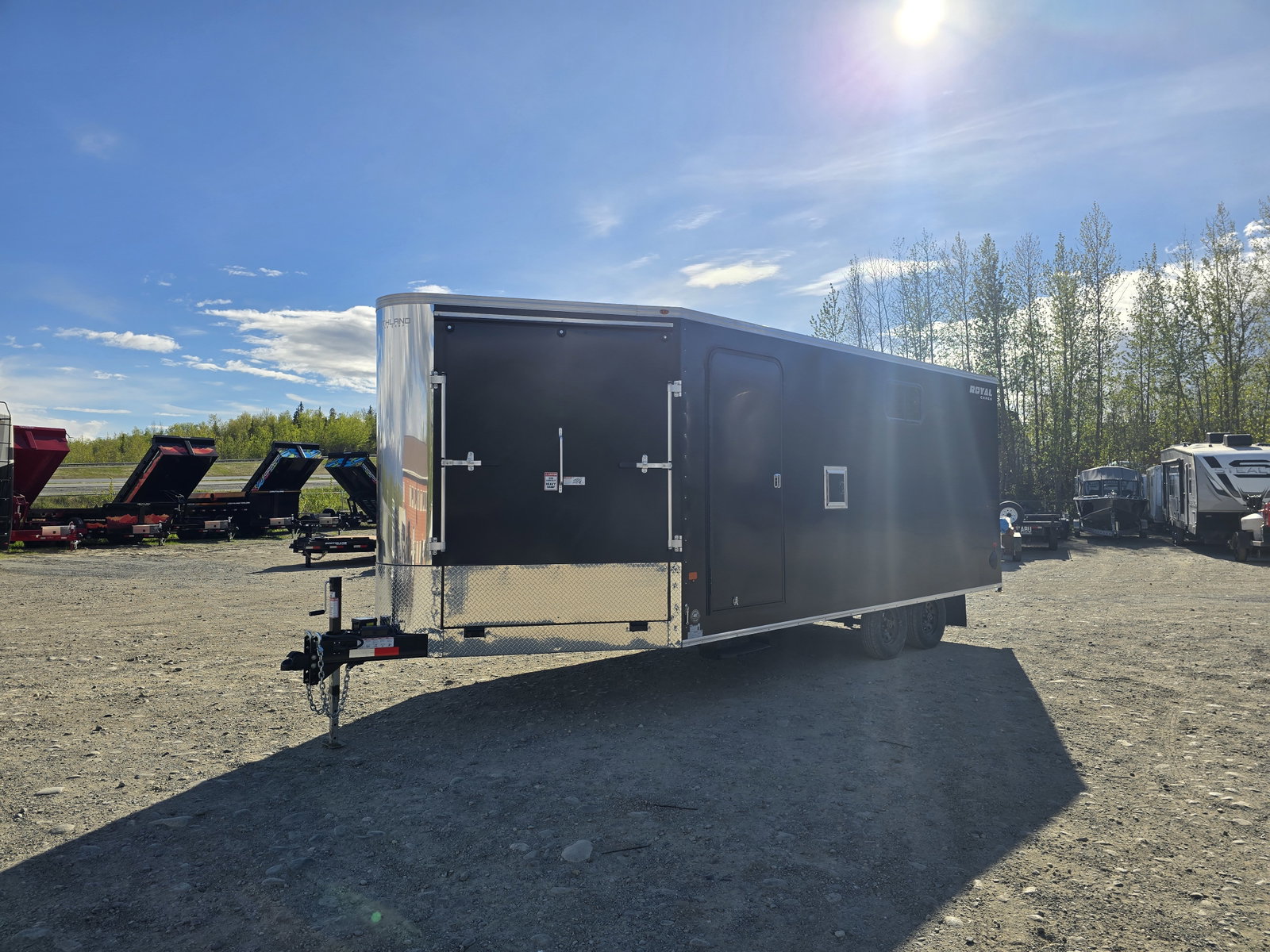 2026 Royal Cargo Trailers 8.5×22 (18+4) 7.7K Enclosed Sled Trailer – LARSMT35-822V-86 HB – 31356-BLK-RSD (Black)