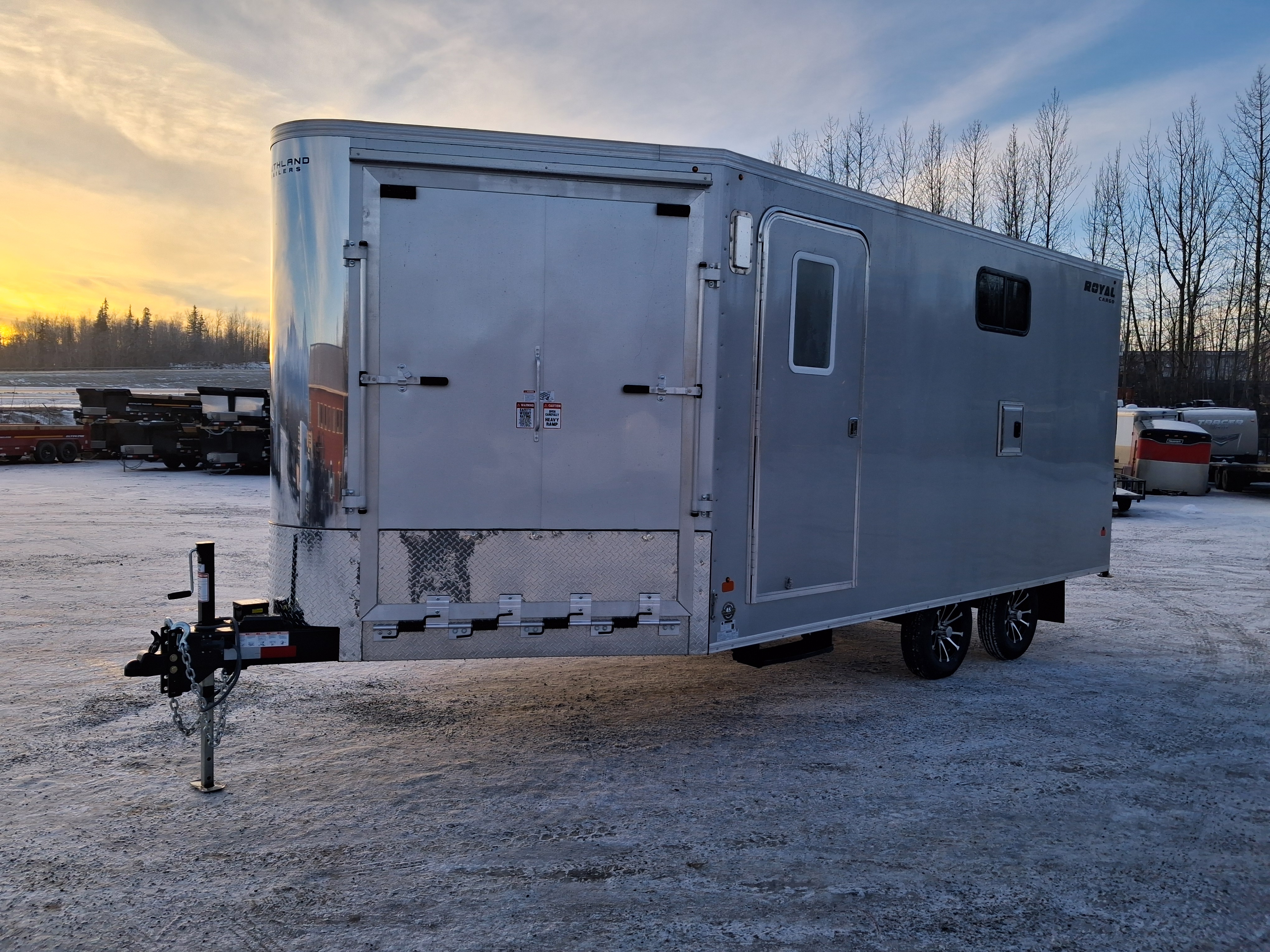 2026 Royal Cargo Trailers 8.5×20 (16+4) 7.7K Enclosed Sled Trailer – XRARSMT35-820V-86 HB – 31319-SLV-RSD-FDP-CTR (Silver)