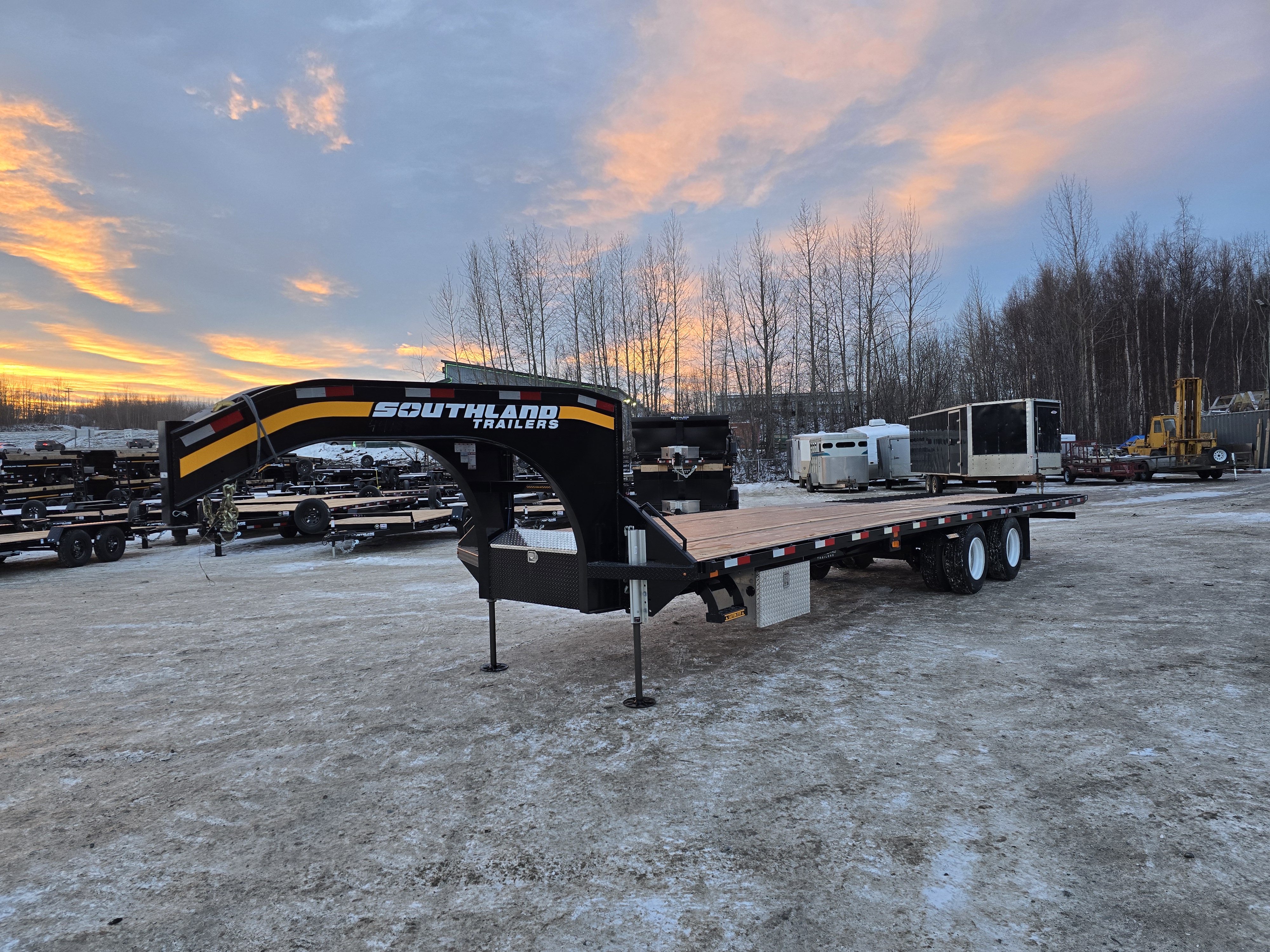 2026 Southland Trailers 8.5×32 (20+12) 38K Gooseneck w/ Hydraulic Dovetail – ETGT16-32 (Black)