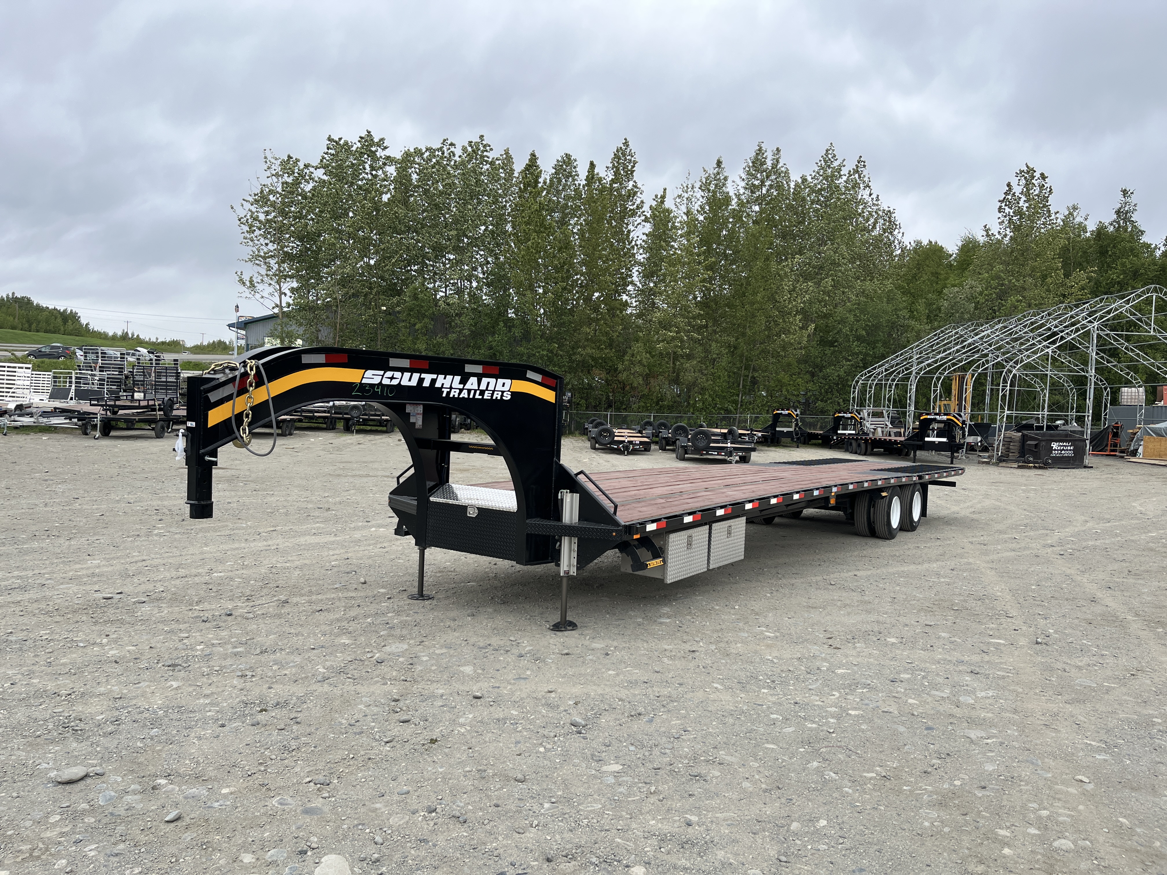 2026 Southland Trailers 8.5×40 (28+12) 38K Gooseneck w/ Hydraulic Dovetail – ETGT16-40 HYD HYJ (Black)