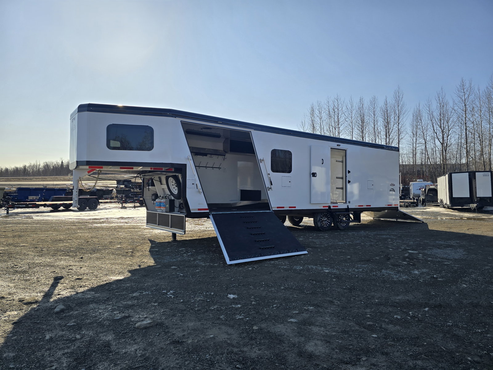 2026 Trails West Trailers 8.5×28 15.2K Enclosed Gooseneck Snowmachine Trailer – RPM 28 GN – 74002-WHT-ALT-7KA (White)